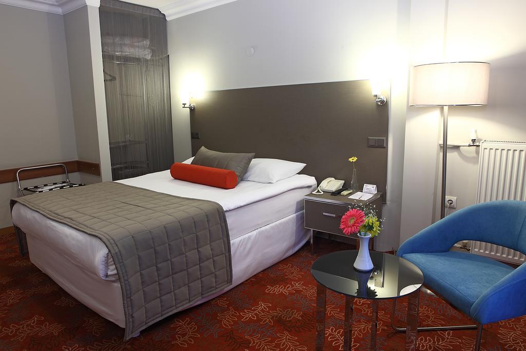 Arma Hotel Manisa Quarto foto