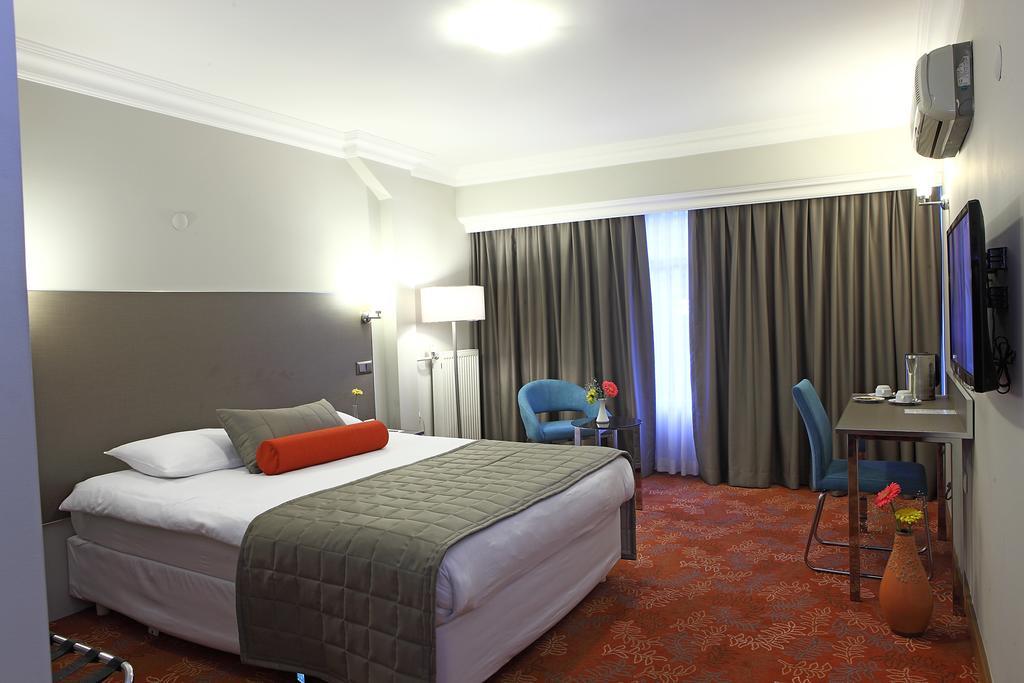 Arma Hotel Manisa Quarto foto