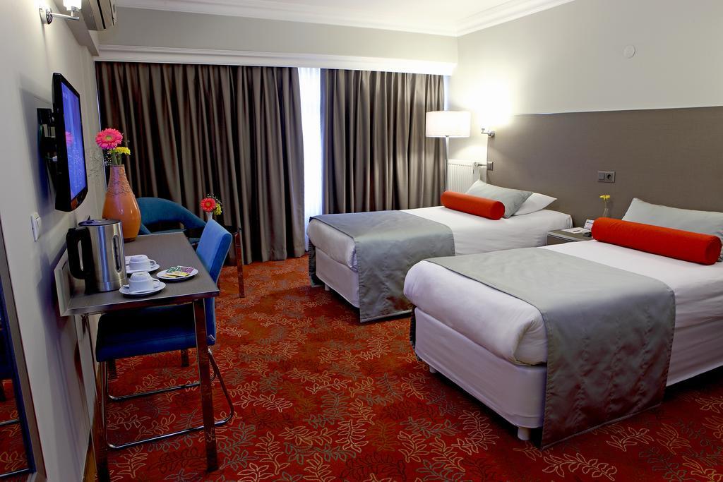 Arma Hotel Manisa Quarto foto