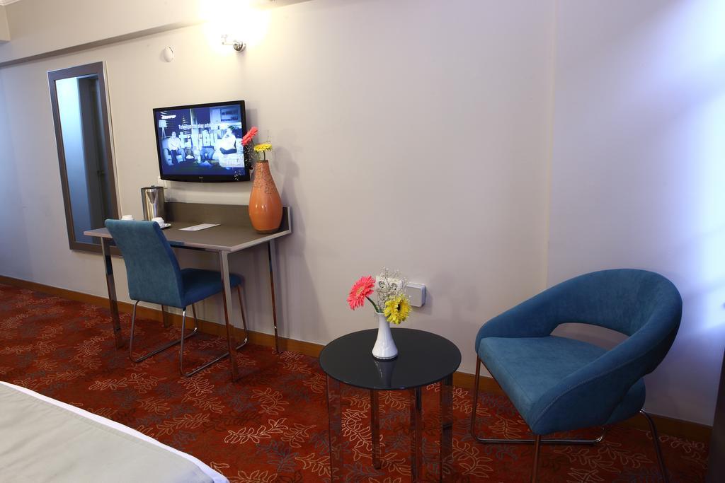Arma Hotel Manisa Quarto foto