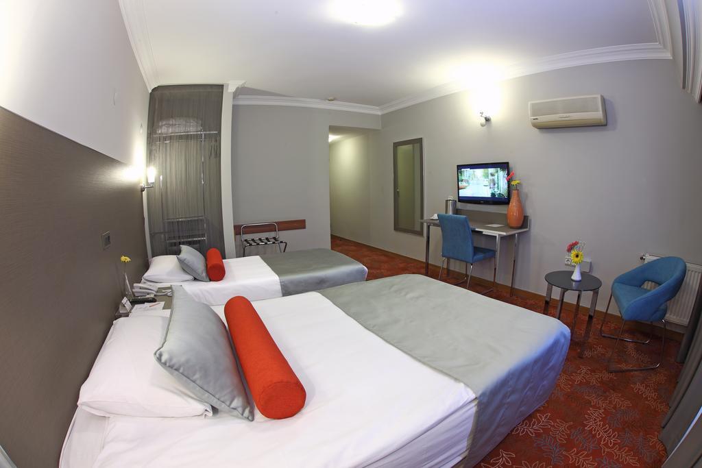 Arma Hotel Manisa Quarto foto